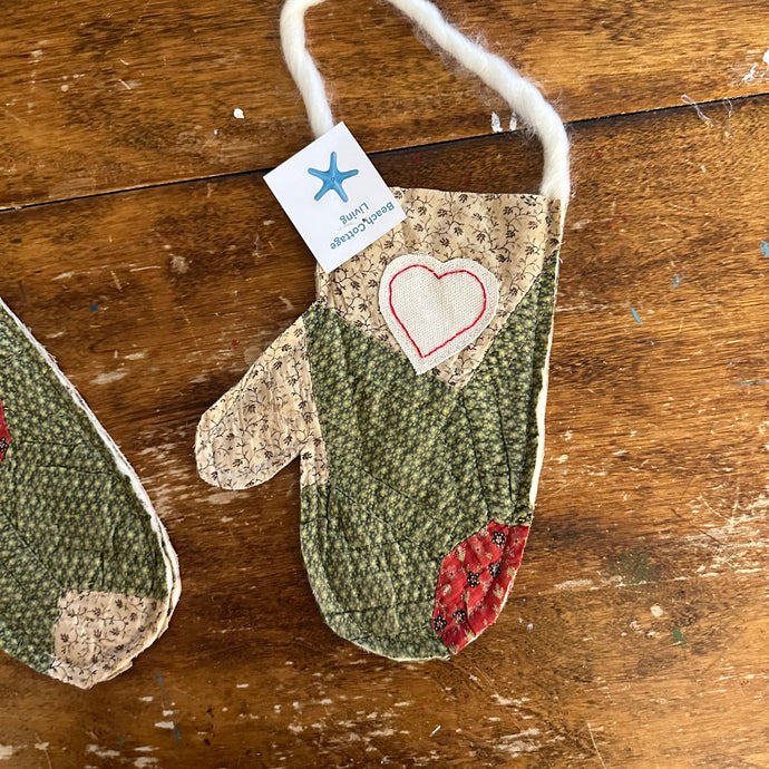 Quilt mitten ornaments