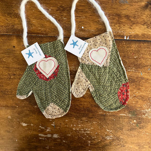 Quilt mitten ornaments