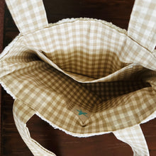 Scallop Shell Knit Tote